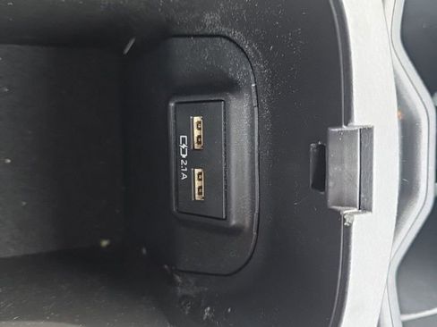 Used 2021 Toyota RAV4 XLE Premium image 35