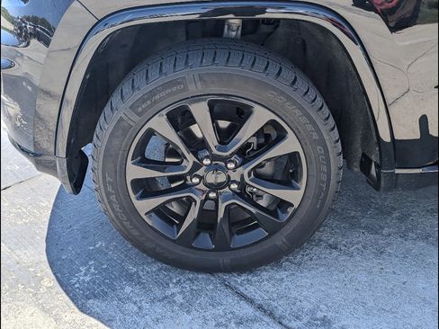Used 2019 Jeep Grand Cherokee Altitude AWD/4WD image 14