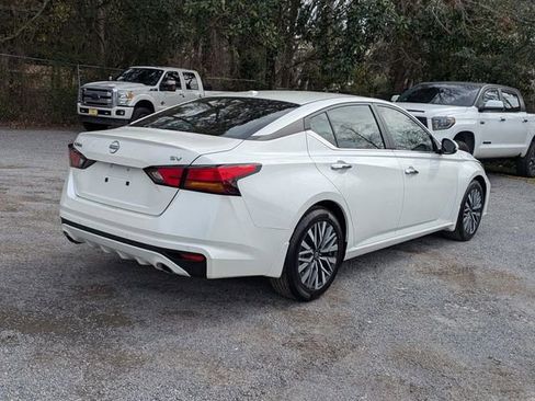 Used 2024 Nissan Altima 2.5 SV w/ SV Premium Package FWD image 5