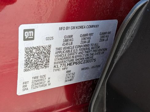 Used 2025 Chevrolet Trax LT w/ LT Convenience Package FWD image 35