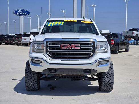 Used 2016 GMC Sierra 1500 SLE w/ SLE Value Package AWD/4WD image 2