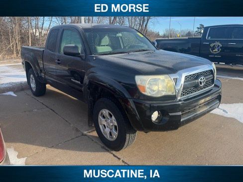 Used 2011 Toyota Tacoma PreRunner image 2