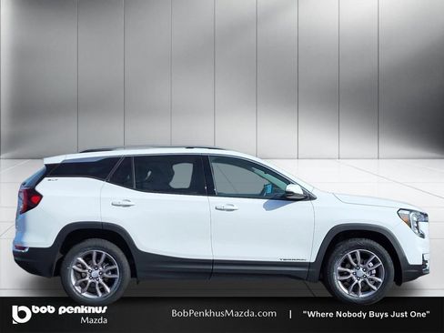 Used 2024 GMC Terrain SLT AWD/4WD image 24