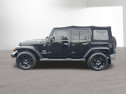 Used 2011 Jeep Wrangler Unlimited Sahara w/ Dual Top Group AWD/4WD image 5