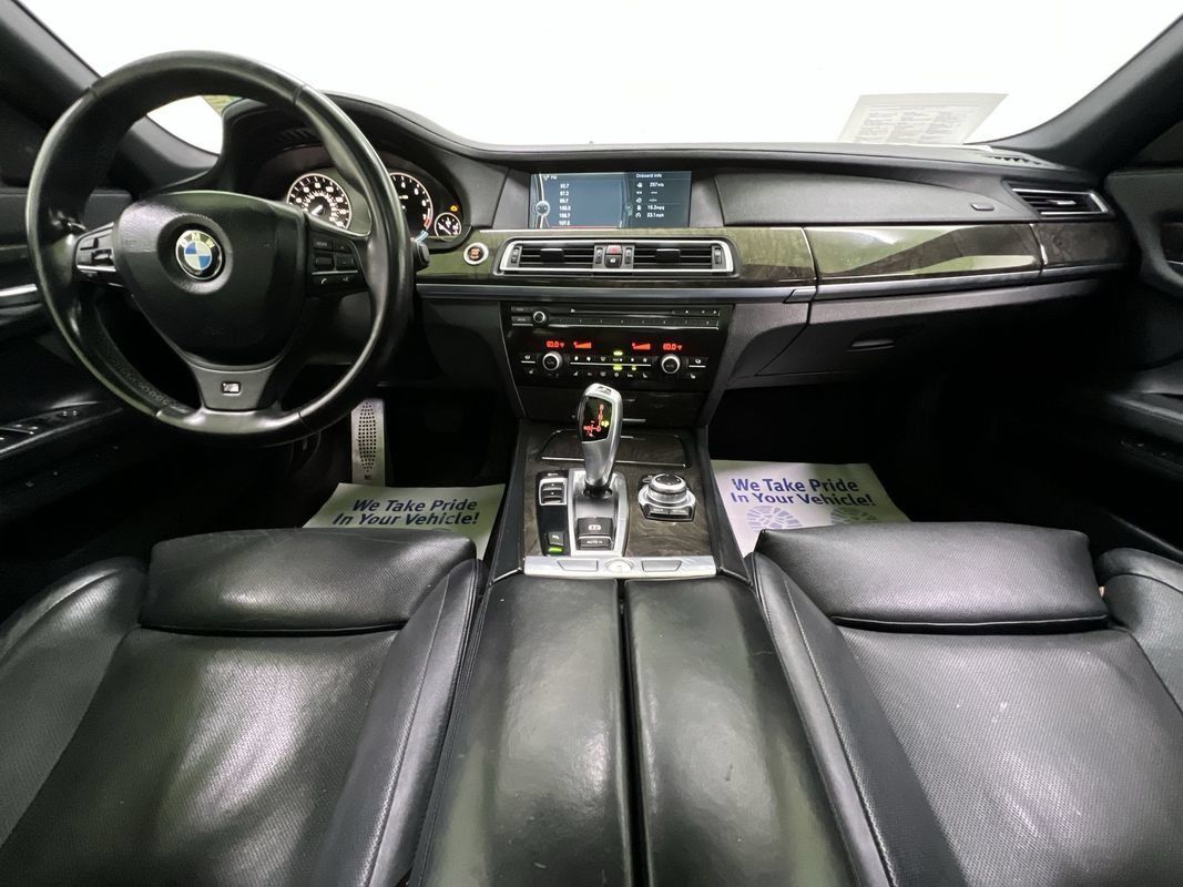 Used 2012 BMW 750i RWD image 17