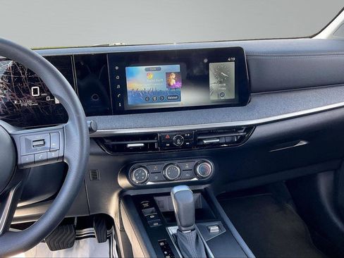Certified 2025 Nissan Kicks SV FWD image 8