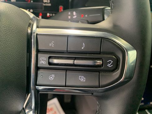 Used 2026 GMC Acadia Elevation w/ Elevation Premium Package FWD image 20