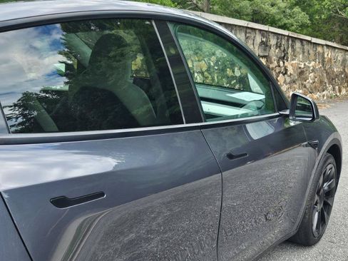 Used 2023 Tesla Model Y AWD image 21