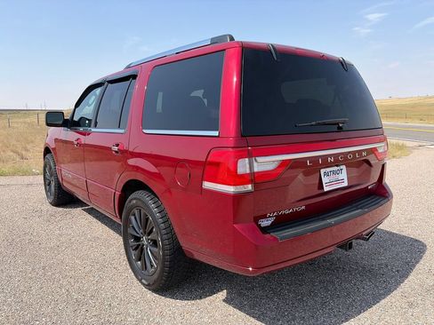 Used 2015 Lincoln Navigator 4WD image 3
