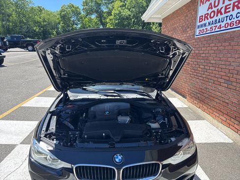 Used 2018 BMW 320i xDrive Sedan AWD/4WD image 34