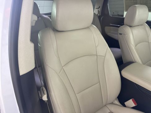 Used 2023 Buick Enclave Premium w/ Experience Buick Package image 28