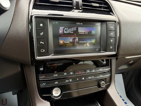 Used 2018 Jaguar F-PACE Prestige image 12