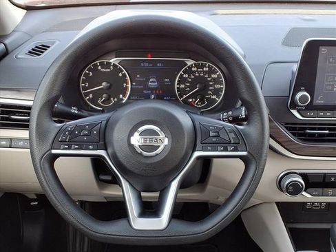 Used 2025 Nissan Altima 2.5 SV image 19