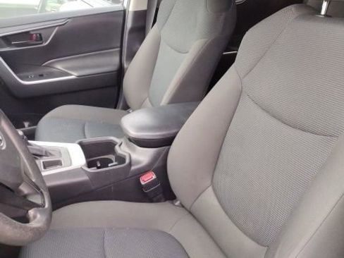 Used 2022 Toyota RAV4 LE AWD/4WD image 4