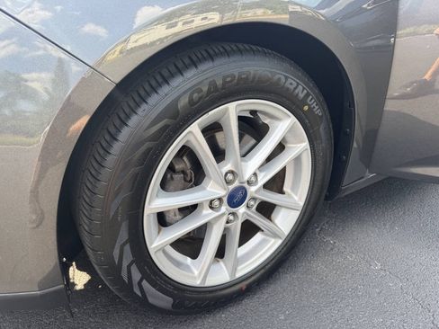 Used 2015 Ford Focus SE w/ Reverse Sensing Package FWD image 24