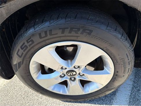 Used 2017 Kia Soul image 11