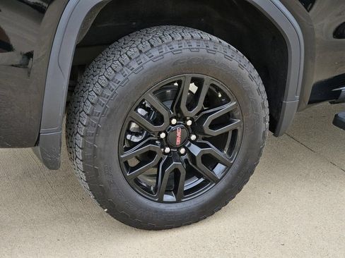 Used 2025 GMC Sierra 1500 Elevation w/ Elevation Premium Package AWD/4WD image 9