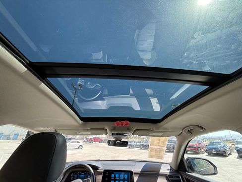 Used 2025 Volkswagen Atlas SEL image 14