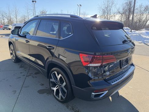 Used 2022 Volkswagen Taos SEL image 3