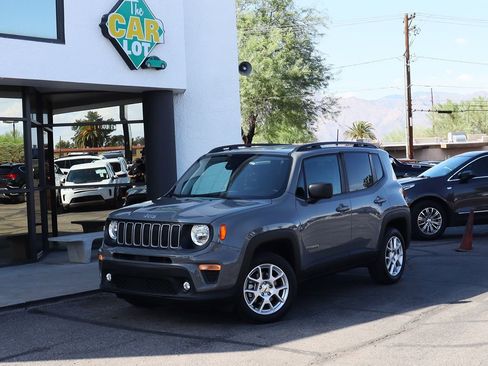 Used 2022 Jeep Renegade Latitude w/ Convenience Group image 2