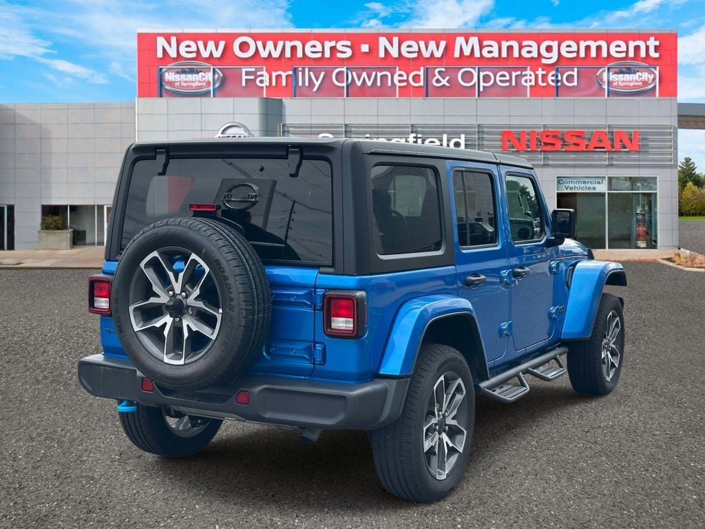Used 2024 Jeep Wrangler Unlimited w/ Convenience Group AWD/4WD image 5