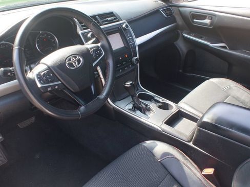 Used 2017 Toyota Camry SE w/ Protection Package (Q2) FWD image 9