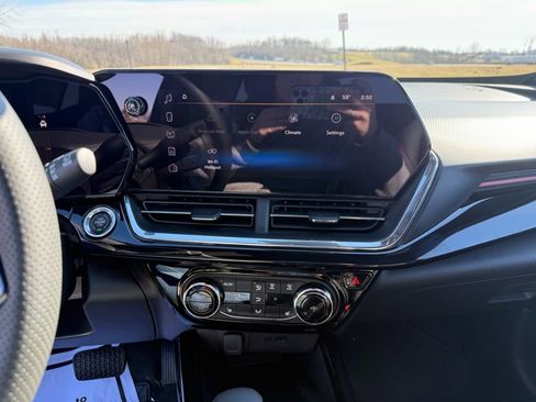 New 2026 Chevrolet Trax RS w/ Sunroof Package image 36