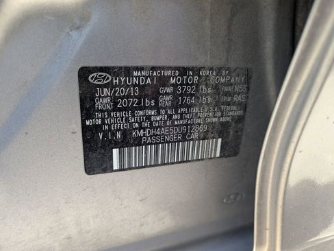 Used 2013 Hyundai Elantra GLS w/ Preferred Pkg FWD image 17