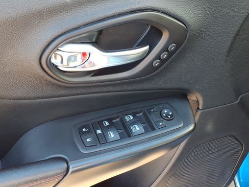 Used 2021 Jeep Cherokee Trailhawk w/ Sun, Sound & Nav Group AWD/4WD image 15
