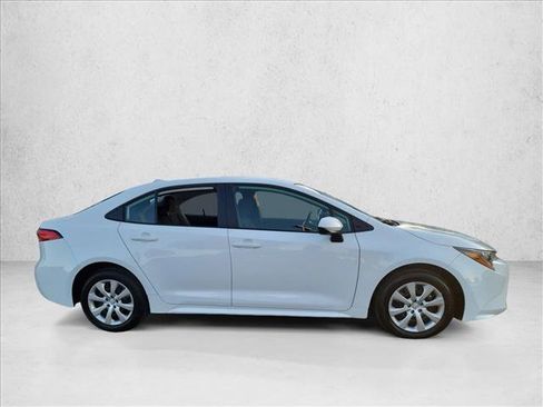 Used 2025 Toyota Corolla LE image 4