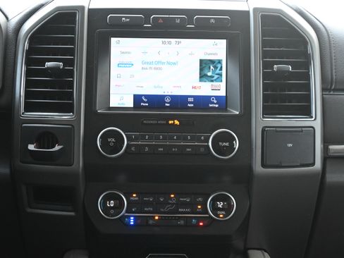 Used 2021 Ford Expedition XLT image 5