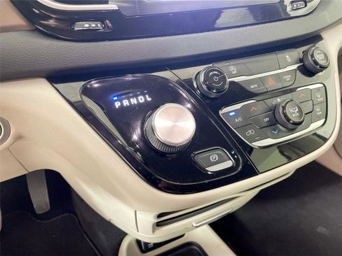 Used 2022 Chrysler Voyager LX image 15