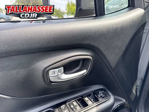Used 2020 Jeep Renegade Altitude FWD image 15