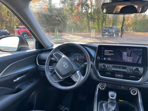 Used 2025 Toyota Grand Highlander XLE image 30