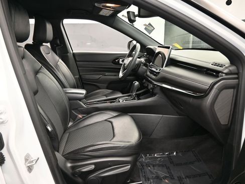 Used 2023 Jeep Compass Altitude image 43