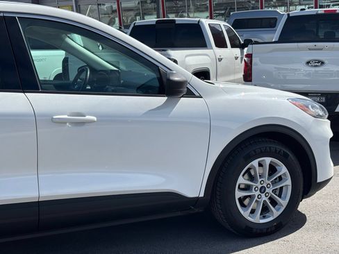 Used 2022 Ford Escape SE w/ Convenience Package FWD image 4