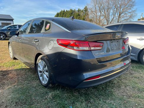 Used 2018 Kia Optima S image 2