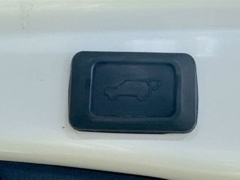 Used 2023 Toyota RAV4 Limited FWD image 31
