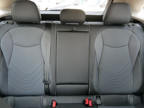 Certified 2025 Volkswagen Tiguan SE AWD/4WD image 13