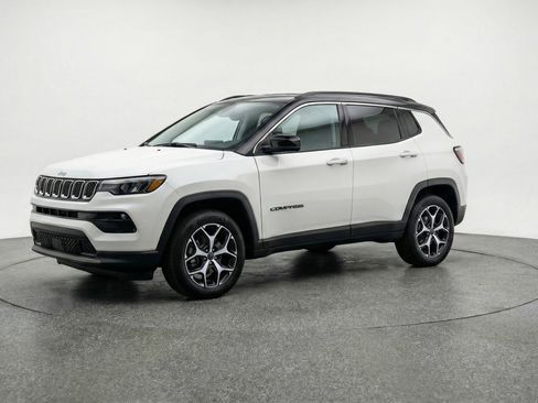 Used 2025 Jeep Compass Limited image 3