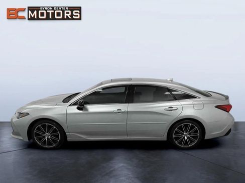 Used 2019 Toyota Avalon Touring image 3
