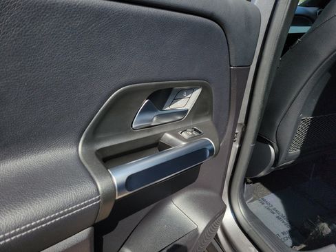 Used 2021 Mercedes-Benz GLB 250 image 11