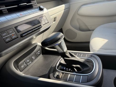 Used 2025 Hyundai Kona SEL image 28