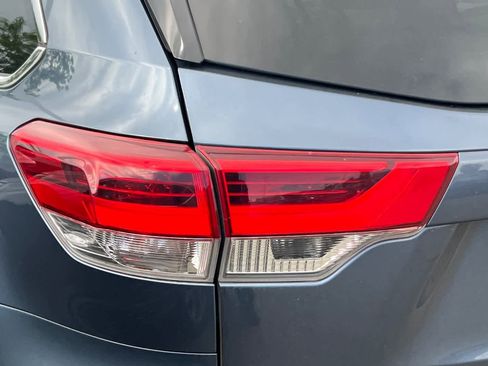 Used 2019 Toyota Highlander XLE image 20