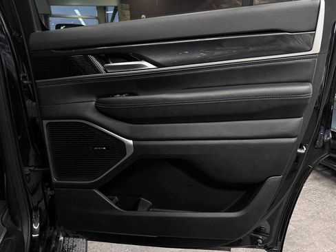 Used 2024 Jeep Wagoneer 4WD w/ Premium Group I image 24