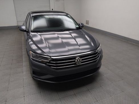 Used 2019 Volkswagen Jetta SE w/ Cold Weather Package FWD image 14