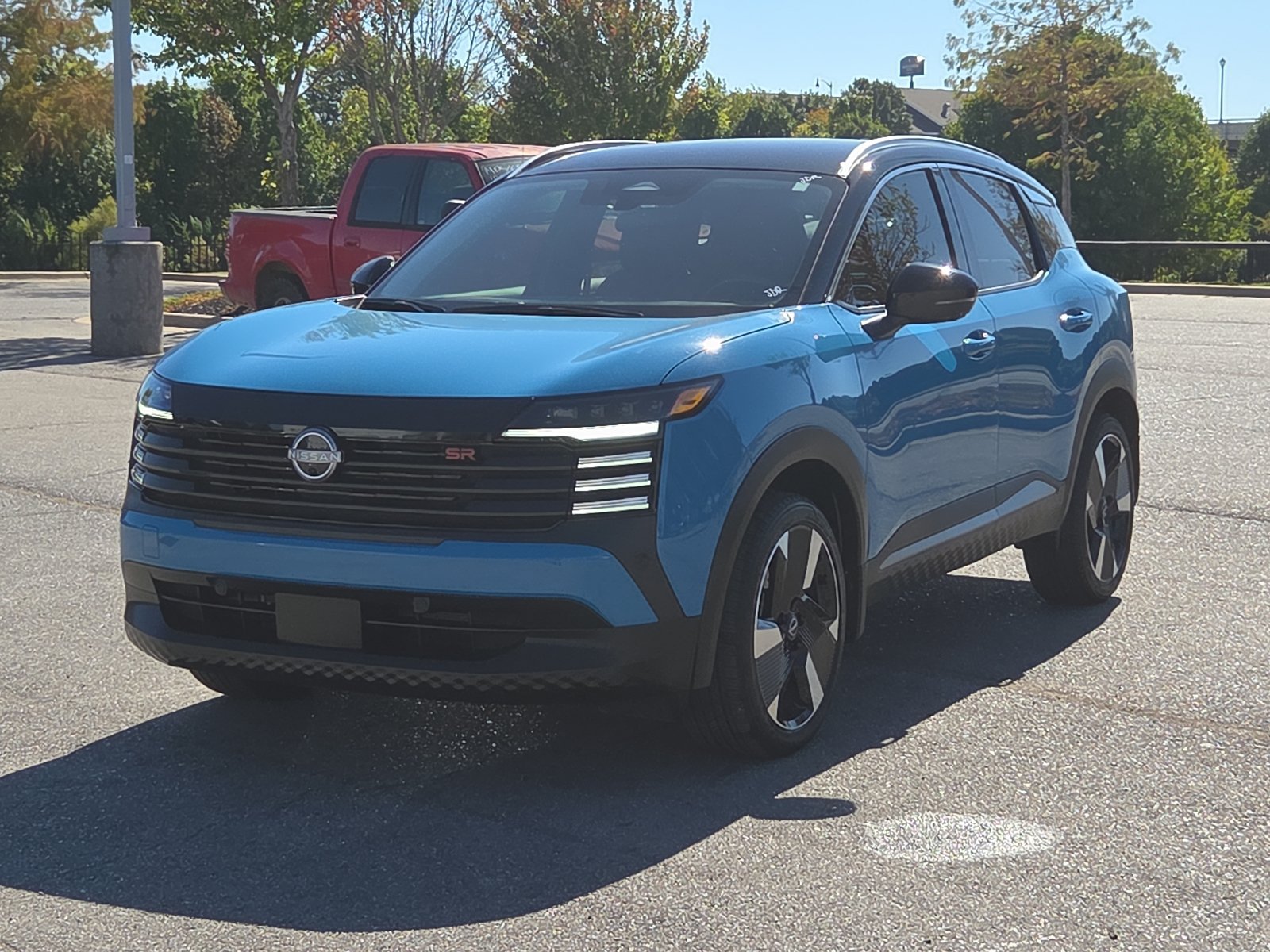 Used 2025 Nissan Kicks SR AWD/4WD image 2