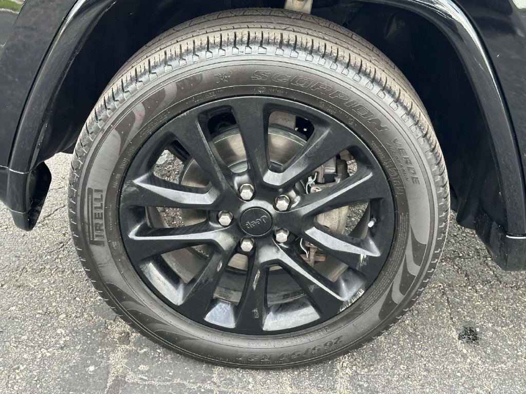Used 2019 Jeep Grand Cherokee Altitude AWD/4WD image 9