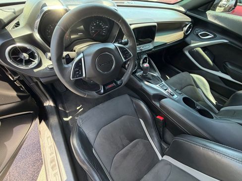 Used 2021 Chevrolet Camaro SS RWD image 7