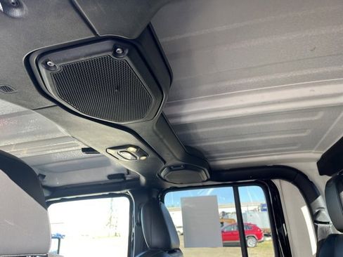 Used 2020 Jeep Gladiator Rubicon image 12